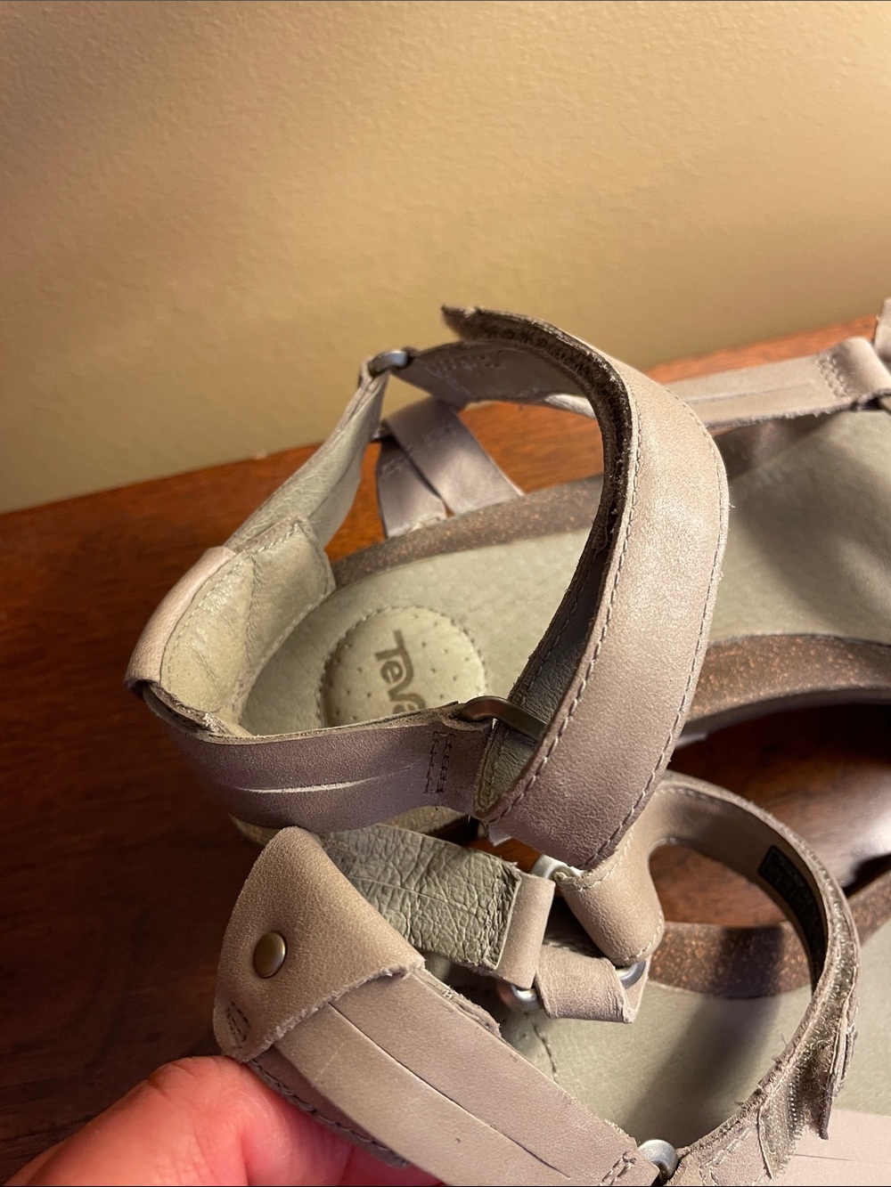 TEVA Women's Ysidro Universal Taupe 100% Leather Wedge - Picture 8 of 9